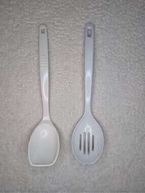 Lot of 2 Vintage Melamine Plastic Spoons Ladels Kamenstein White Slotted